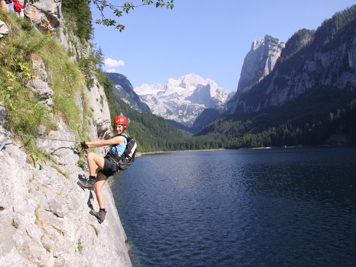 Klettersteig am Gosausee mit Blick auf den Dachstein